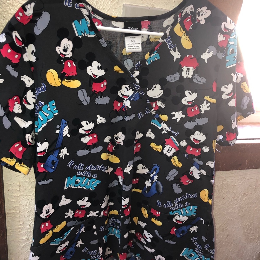 Disney scrub top size large